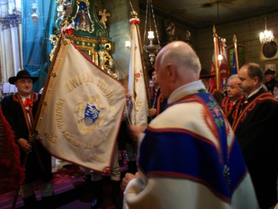 Uroczystość poświęcenia Sztandaru Górali w Kościele pw. Św. Katarzyny w Cięcinie - 25.11.2015 r. - zdjęcie7