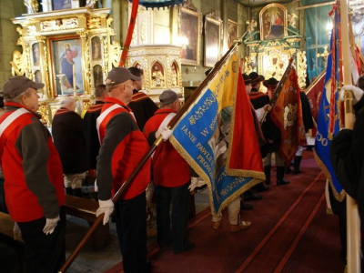 Uroczystość poświęcenia Sztandaru Górali w Kościele pw. Św. Katarzyny w Cięcinie - 25.11.2015 r. - zdjęcie3