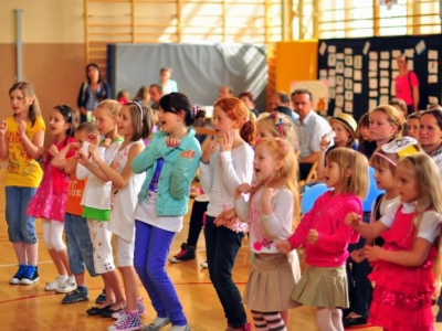 Podróż lokomotywą do Tuwimowa - Dzień Dziecka w Gimnazjum w Cięcinie - zdjęcie8