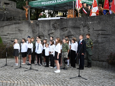 Patriotyczne uroczystości w Węgierskiej Górce – Pamięć o bohaterach walk o Polskę - zdjęcie71